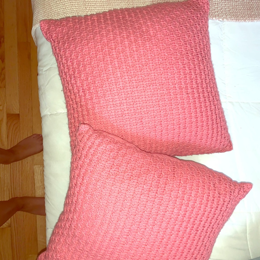 2 crotchet pink throw pillows